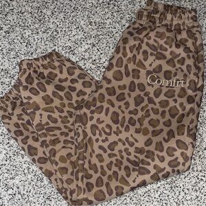 Comfrt kids leopard print minimalist sweatpants size youth xl